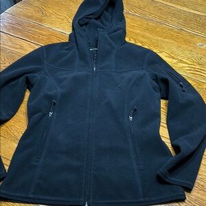 Pendleton ladies black fleece jacket. Zip front and pockets. Size Small.